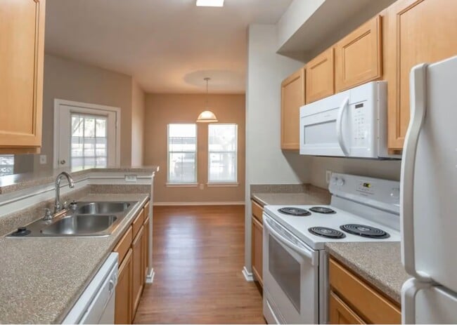 Building Photo - Saddle Creek