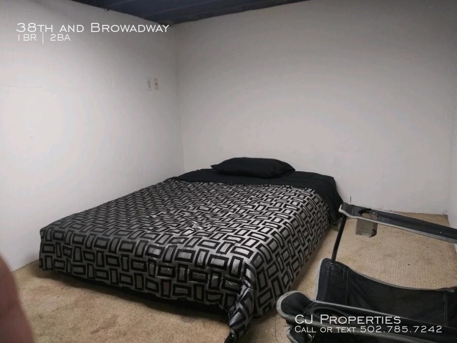Primary Photo - 38th and Broadway Room Share