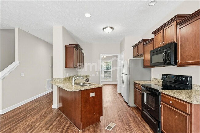 Foto del edificio - 6947 Calderwood Dr