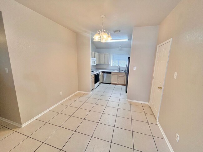 Foto del edificio - NEW IN MANAGEMENT - AVAILABLE NOW