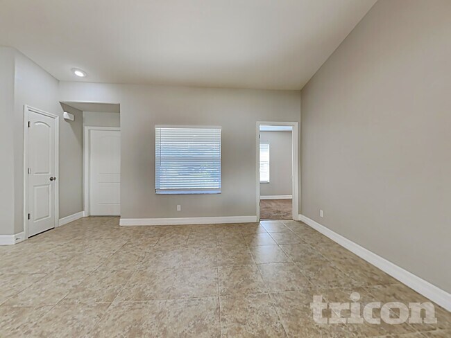 Foto del edificio - 7438 Watson Ln