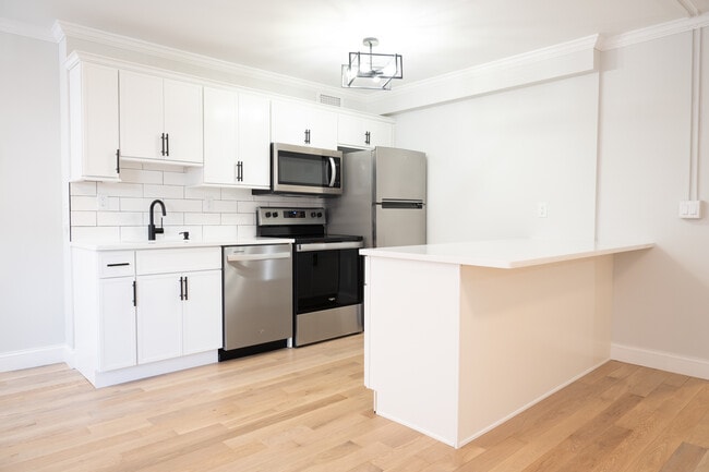 1 Bedroom Model 1E Kitchen - The Regency on Elm