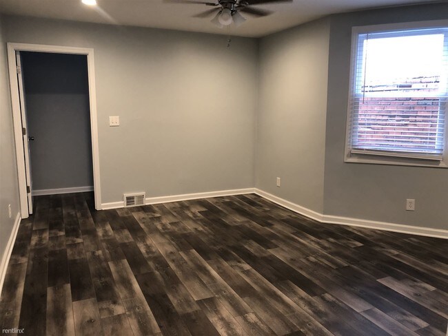 Building Photo - 1 br, 1 bath Apartment - 400 Perry Hwy Apt 3