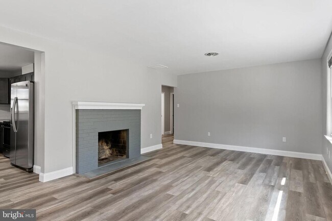 Building Photo - 405 Hamilton Rd