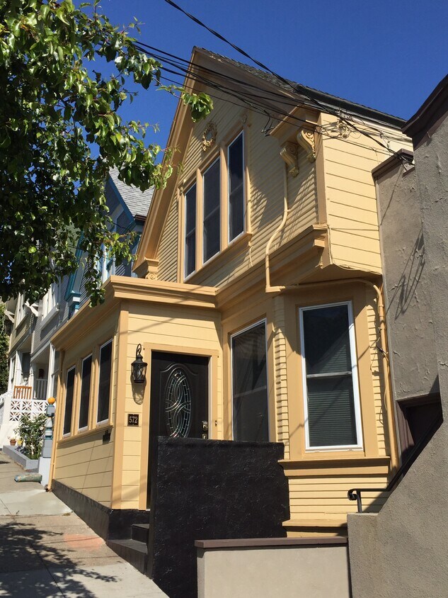 Primary Photo - 572 Clipper St