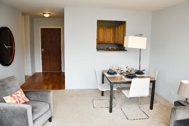 Foto del edificio - 330 W Illinois St