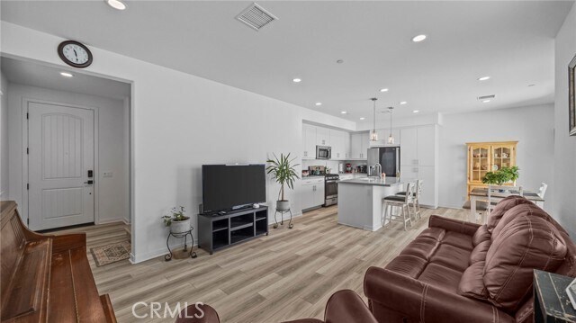 Foto del edificio - 16282 Meadowhouse Ave