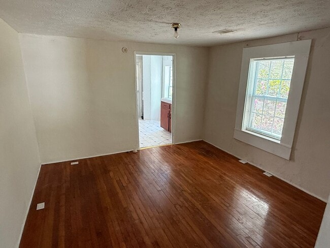 Foto del edificio - 2706 Norris Rd