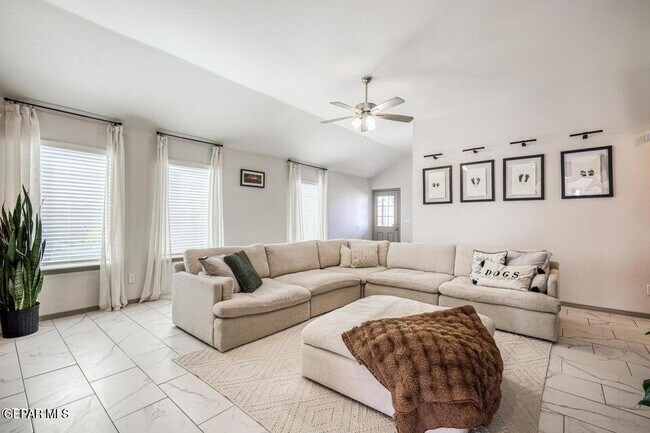 Foto del edificio - 329 Samuel Vis St