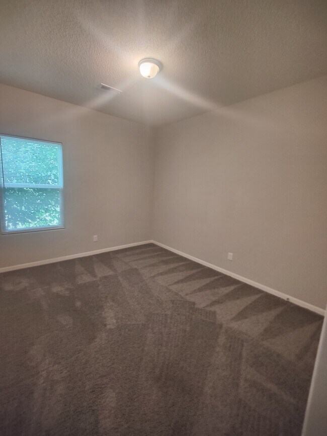 Foto del edificio - 802 N Mount Carmel Ave
