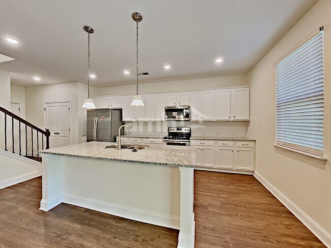 Building Photo - 94 Lindridge Dr NE