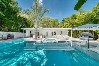 Building Photo - 4000 Kumquat Ave