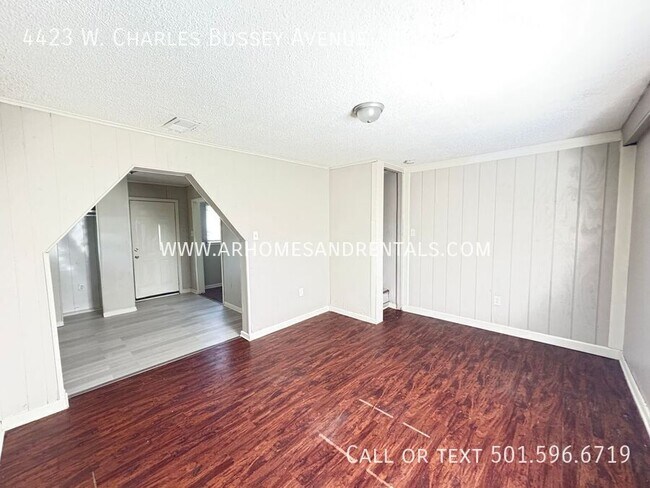 Foto del edificio - 4423 W Charles Bussey Ave
