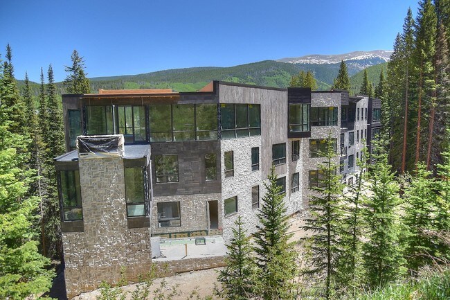Building Photo - 422 Iron Horse Way