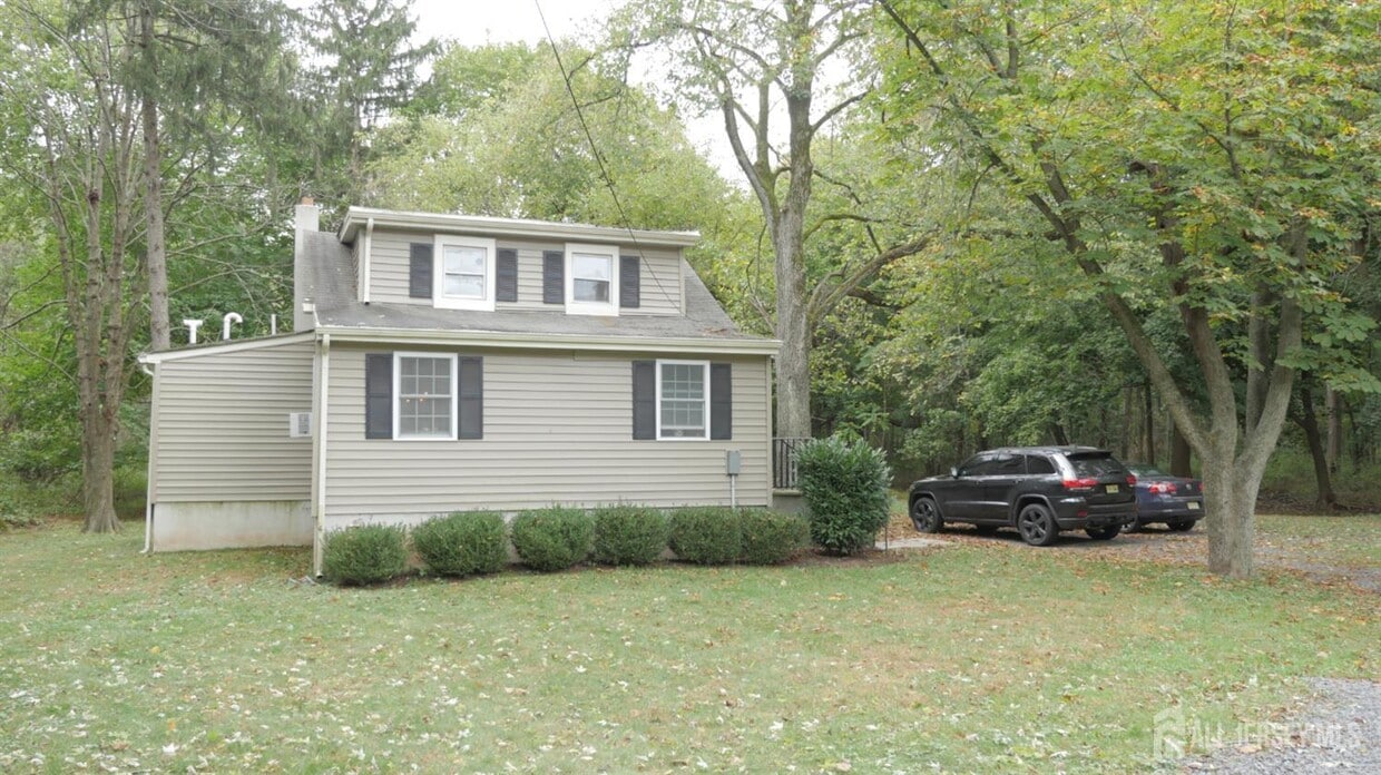 Primary Photo - 642 River Rd