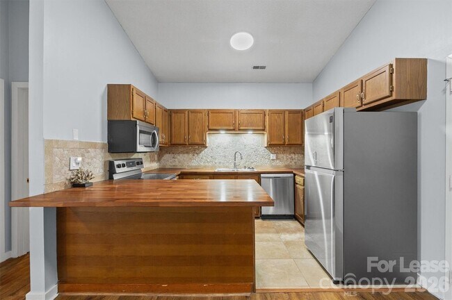 Foto del edificio - 4130 Charlotte Hwy