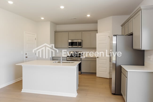 Foto del edificio - 16907 Whispering Pnes Dr