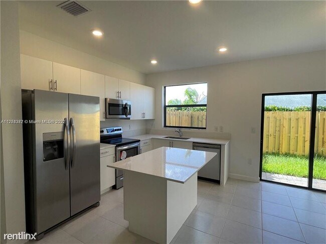 Foto del edificio - 3 br, 2.5 bath Townhome - 969 NE 211th St