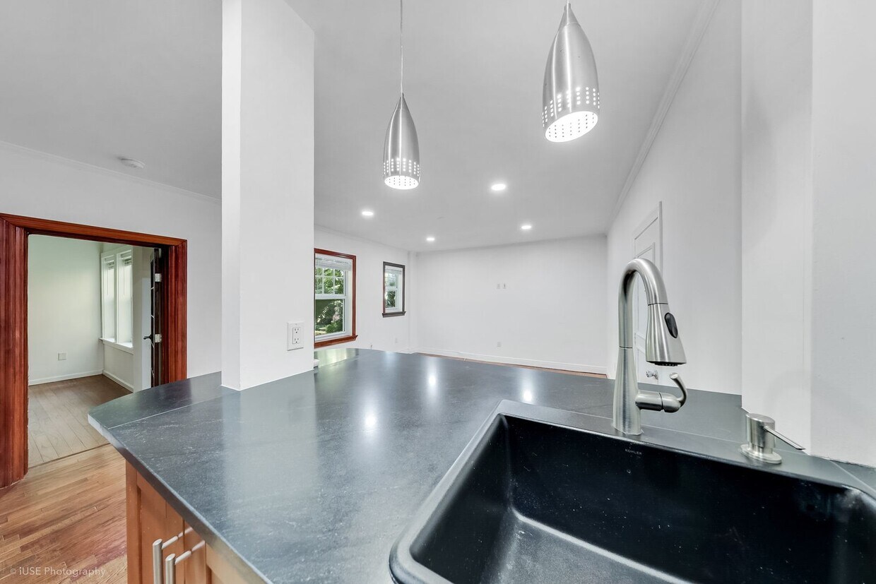 Primary Photo - Walk to the Beach – Bright 1Bedroom/1 Bathroom Apartment