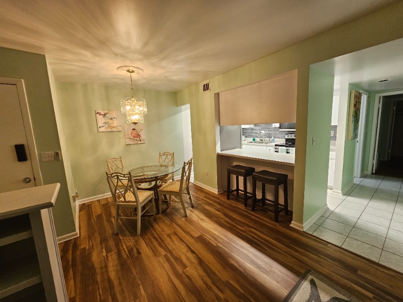 Photo - 885 N Village Dr