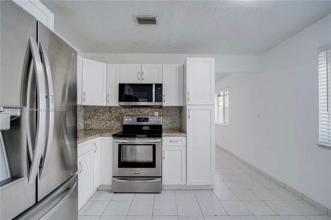 Foto del edificio - 3437 SW 25th St