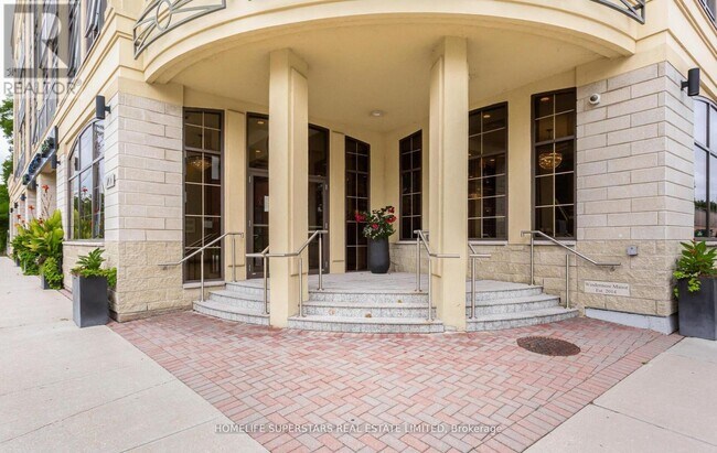 Photo du bâtiment - 205 Lakeshore Rd W