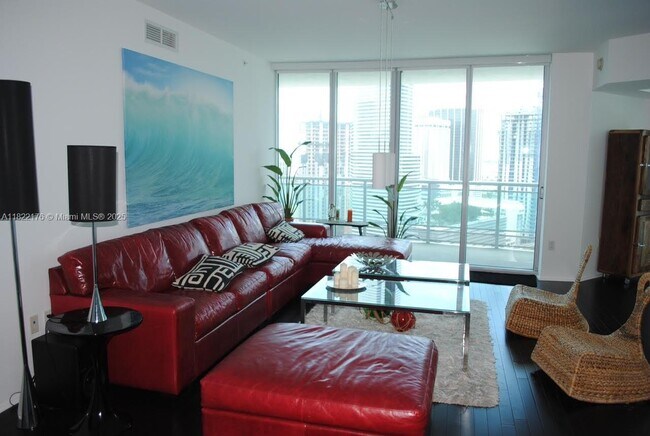 Foto del edificio - 350 S Miami Ave