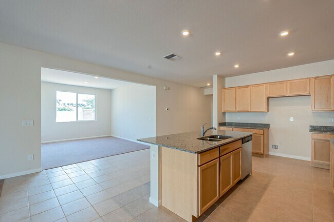 Foto del edificio - Beautiful New Spacious Home Includes 3 car...