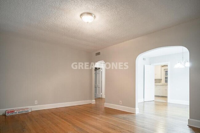Foto del edificio - 304 Raleigh Rd Pkwy W