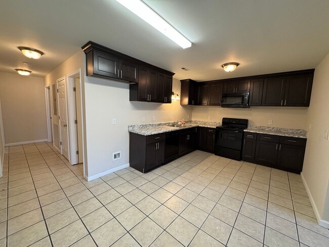 Building Photo - 110-112 Lyons Dr NW