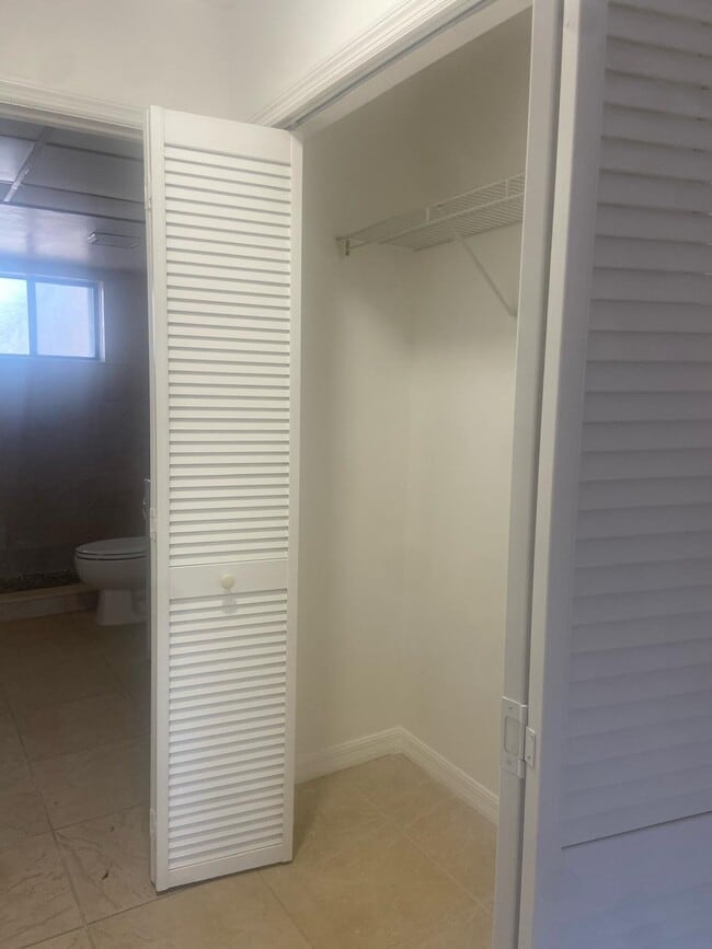 Foto del edificio - 4820 Lucerne Lakes Blvd