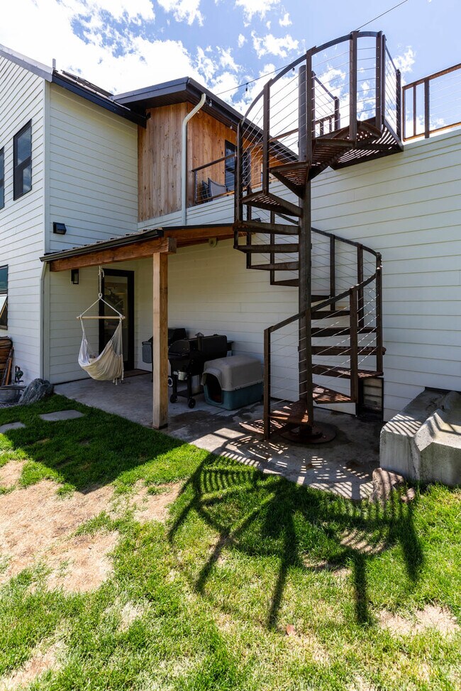 Building Photo - 31 Midway Bridger Rd