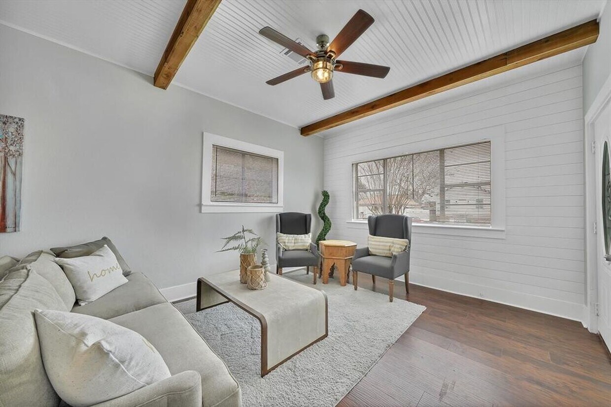 Foto principal - 2 Bedr/ 2 full bath Beautiful Home in Galv...