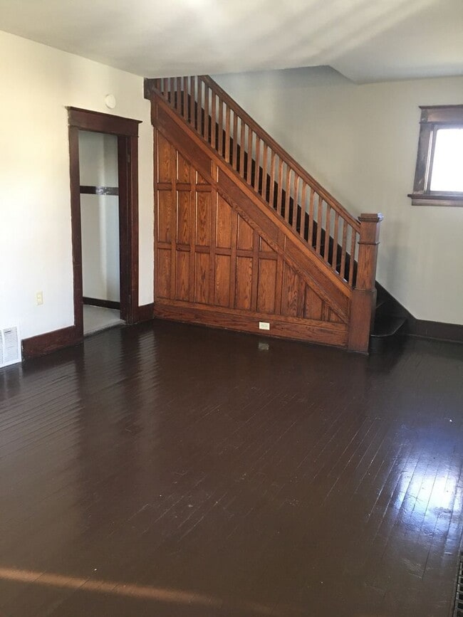 Foto del edificio - Spacious 3 Bedroom w/Covered Front Porch