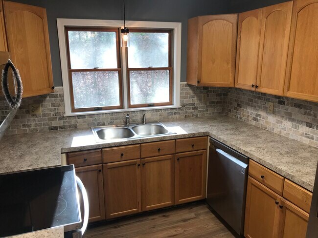 Building Photo - 148 Lotus Dr
