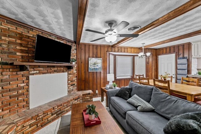 Foto del edificio - Charming 5BR Fort Worth home with big backyard & patio