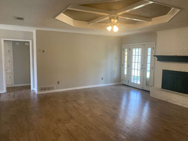 Foto del edificio - Beautifully Updated Home 1 Block From Heri...