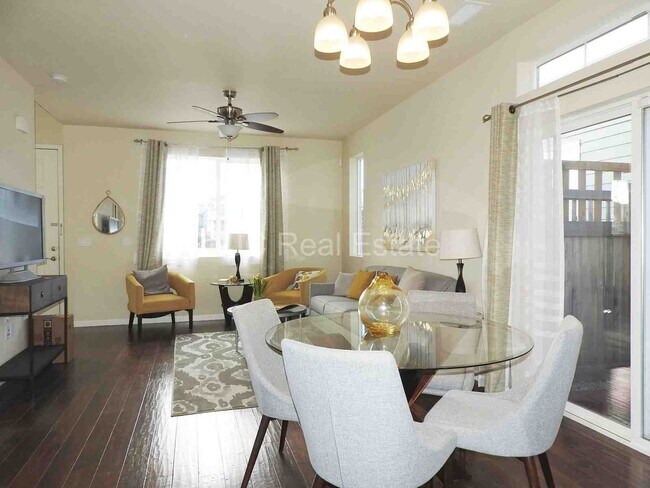 Foto del edificio - Central Park Town Home for Rent!