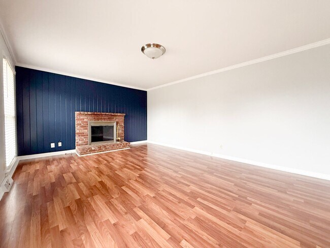 Foto del edificio - 3-Bedroom Home Near TTU with Fenced Backyard and Extra Storage