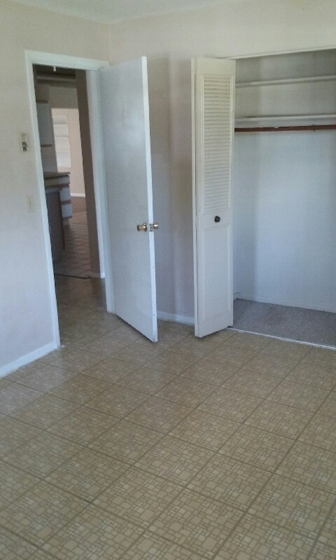 Foto del edificio - 4 Bed 1.5 Bath Home Pet Friendly Section 8...