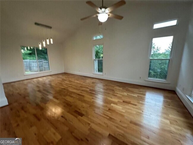 Foto del edificio - 1290 Sweet Woods Dr