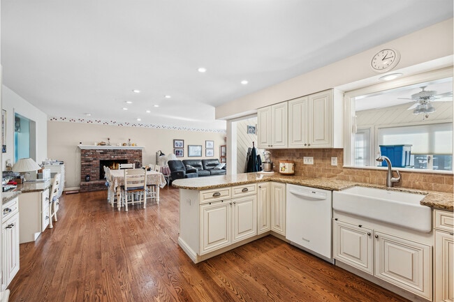 Foto del edificio - 35 Salters Farm Rd