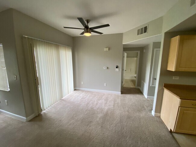 Foto del edificio - 8250 N Grand Canyon Dr