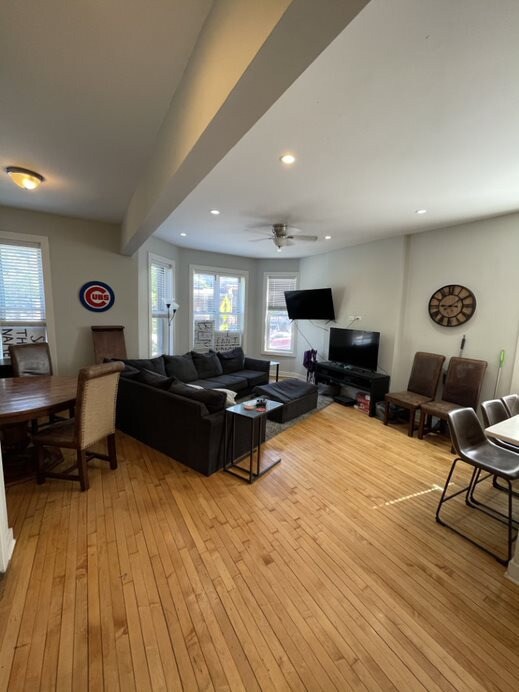 Foto del edificio - 1035 W Diversey Pkwy