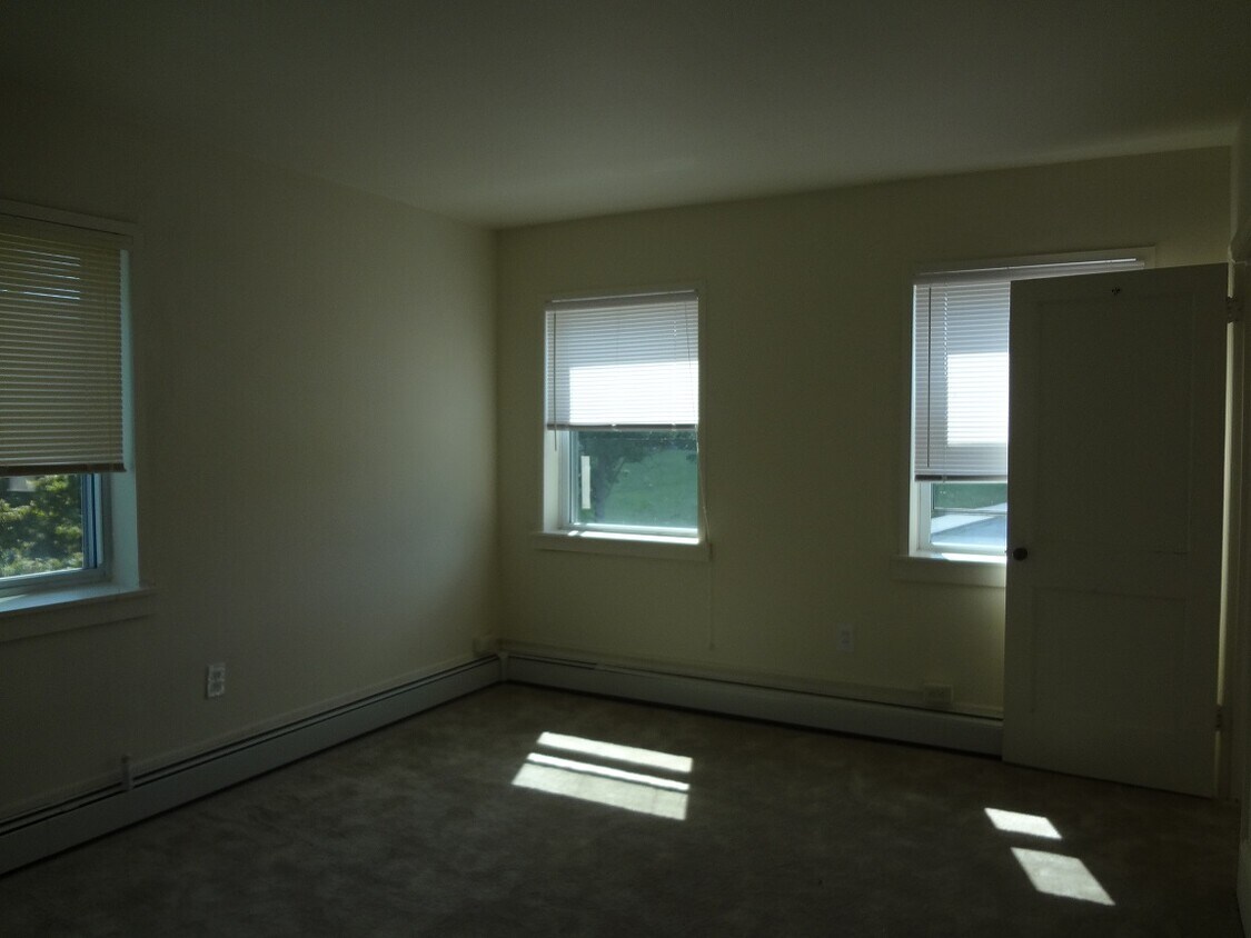 Living room - 2466 Market St