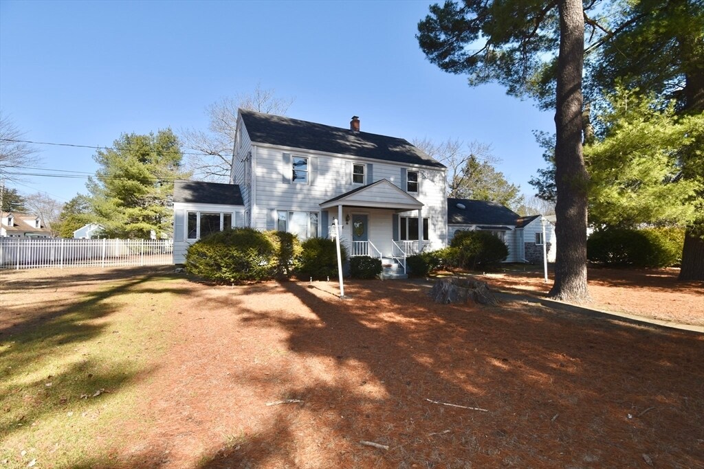 Foto principal - 582 Springfield St