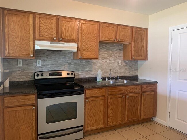 Building Photo - 4706 E Sligh Ave
