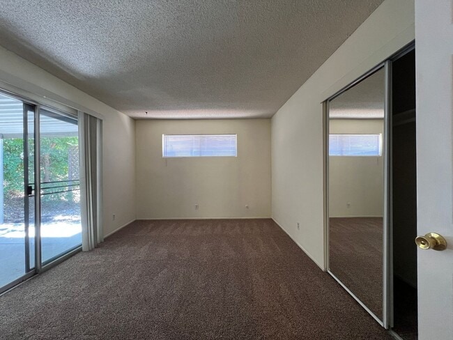 Building Photo - 928
