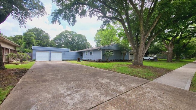 Foto del edificio - 5126 Darnell St