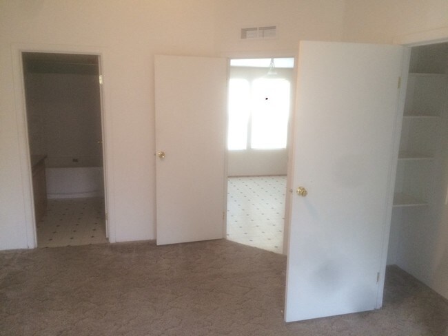 Building Photo - 1196 W Owyhee Ave